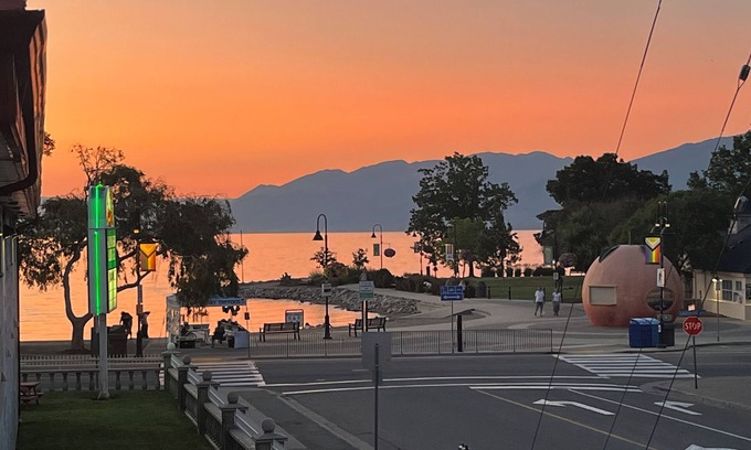 Okanagan-Similkameen Condo | Amazing location! Steps to Okanagan Beach. Lakeview condo