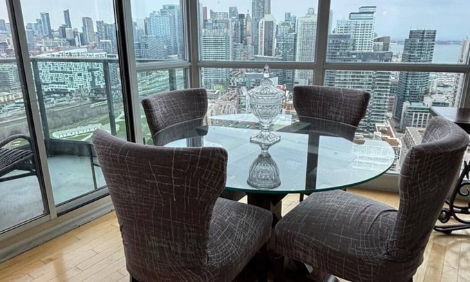 Niagara Condo | Amazing Location Waterfront Large 2 Bedroom Condo with Parking Gym Pool HotTub