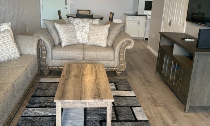 Red Hook Condo | Amazing new/modern condo-Walk to beach, Marina and pools. Red Hook/bars near by!