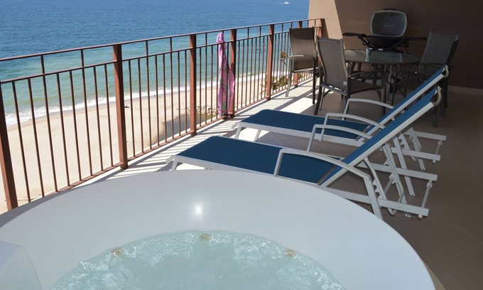 South Hotel Zone Apartment | Amazing oceanfront apartment in Grand Venetian Tower 2000