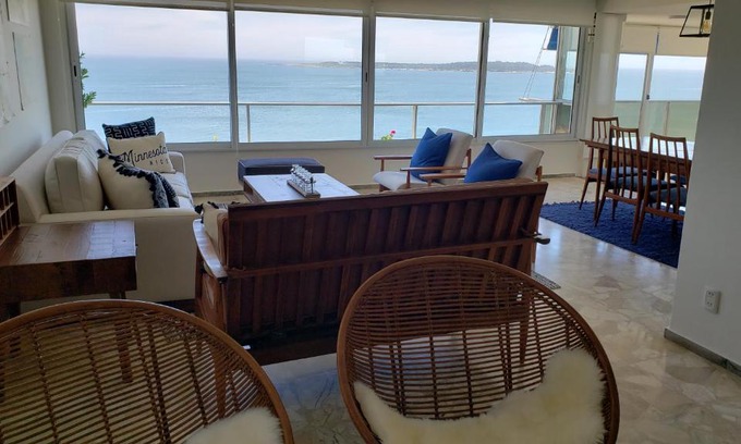 Punta del Este Apartment | Amazing Oceanfront unit on Mansa Beach