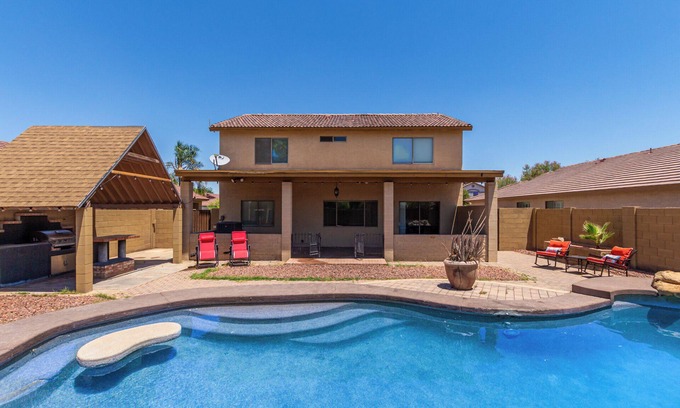 Casa Grande Villa | Amazing Pool/Comfy King/Queen/BBQ
