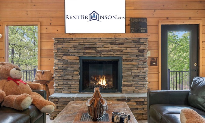 Ridgedale Cabin | Amazing Premium Cabin-HotTub-Free Tickets-Dual Masters-Fireplace/Pit-Near Big Cedar-CarCharger