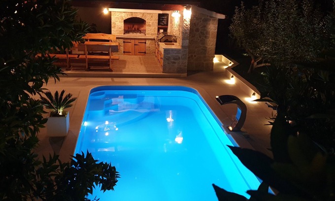 Zrnovnica House | Amazing residence with NEW private pool,sauna,BBQ