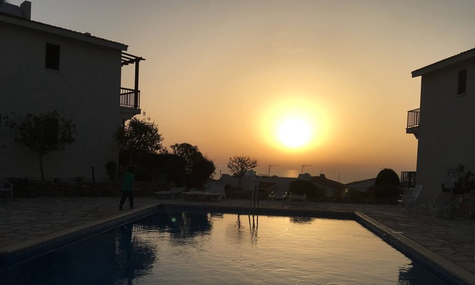 Melanos House | Amazing sea view location - Spacious 2 Bedroom 2 Bathroom House - Wifi & air-con