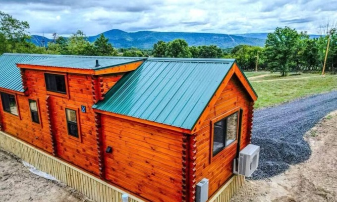 Old Fields Cabin | Amazing Star gazing Mountain View 2-bedroom cabin with AC, WiFi at Old Fields WV