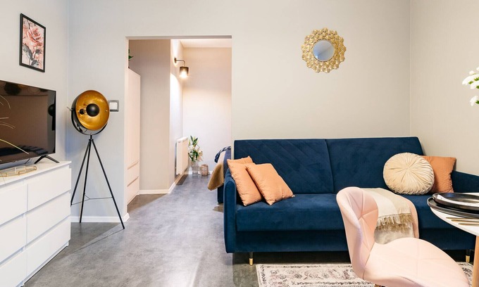 Wesoła Zachod Apartment | Amazing stay in noble historical townhouse located by Main Square