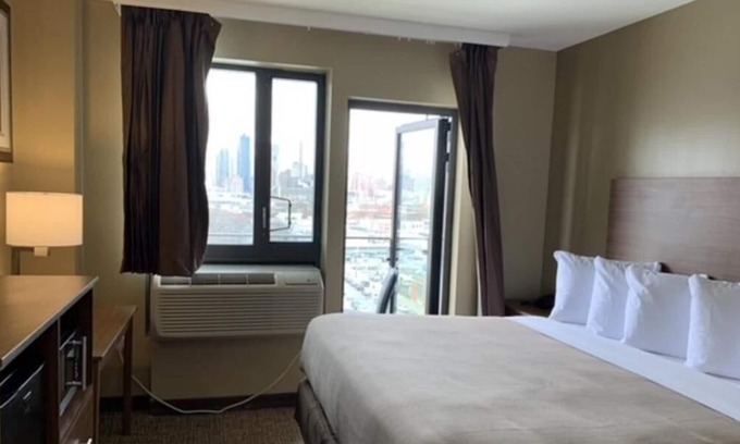 Queens House | Amazing Stay in Queens, Comfort & Convenience, Near Museum of the Moving Image