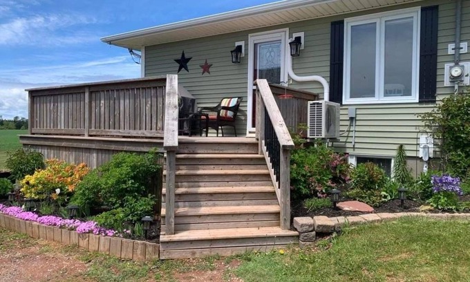 Summerside House | Amazing sunrise and sunsets, 10 minute walk to shore of Malpeque Bay.