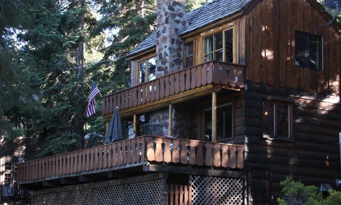 Tahoma Cabin | Amazing Tahoe Cabin - Short Walk to Sandy Beach
