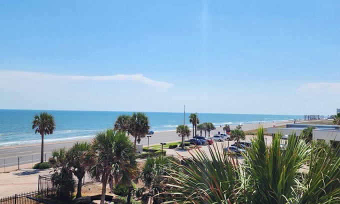 Galveston Condo | Amazing top floor ocean view!