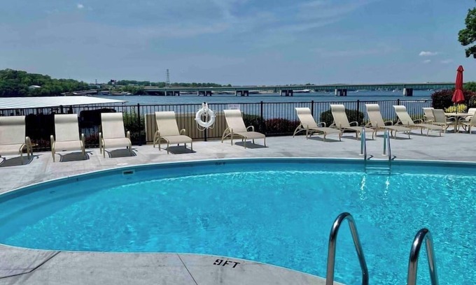 Osage Beach Condo | Amazing Vacation Condo | Pool | Arcades | No Stairs