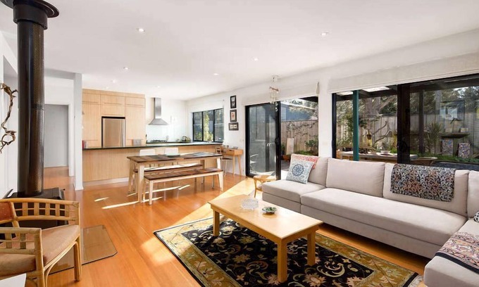 Silverleaves Apartment | Amazing Views - outdoor spa and pet friendly