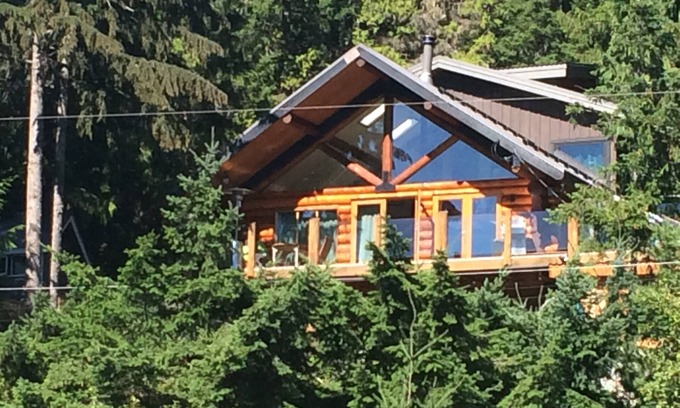 Whistler Ski Chalet | Amazing views, waterfront, luxury log cabin close to slopes 3 BR, 2 bath