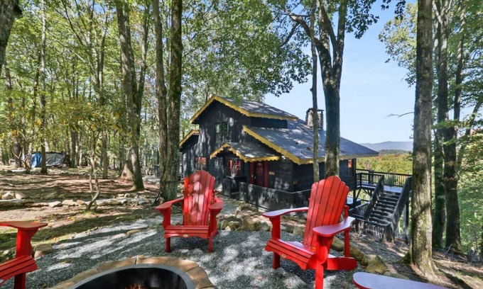 Beech Mountain Ski Chalet | Amazing Views! Welcome to Chalet Montagne!