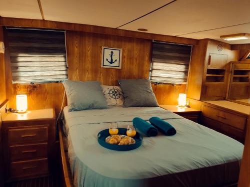 Amador Boat Rental | Amazing Vintage Yacht in the best area of Panama!