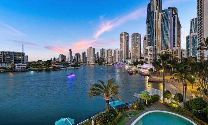Surfers Paradise Apartment | Amazing Water Views Surfers Paradise