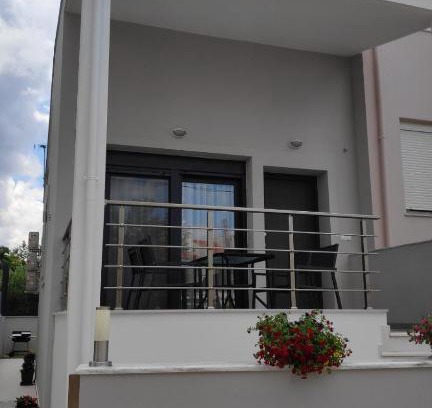 Nikita House | Amber Blue