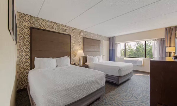 South Loop Apartment | Amenity Rich Double Queen Suite