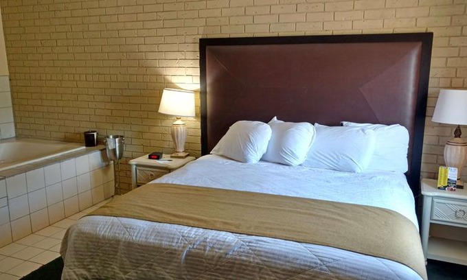 Webster City Hotel | Americas Best Value Inn Webster City