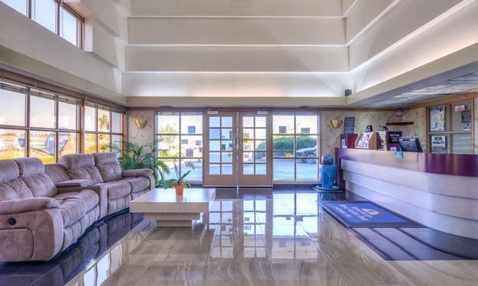 Phoenix Hotel | Americas Best Value Inn Phoenix Ashland
