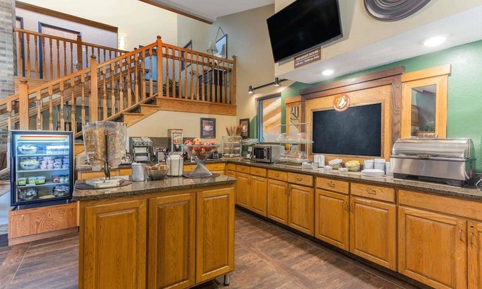 White Bear Lake Hotel | AmericInn by Wyndham White Bear Lake St. Paul