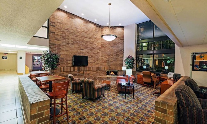 Omaha Hotel | AmericInn by Wyndham Omaha