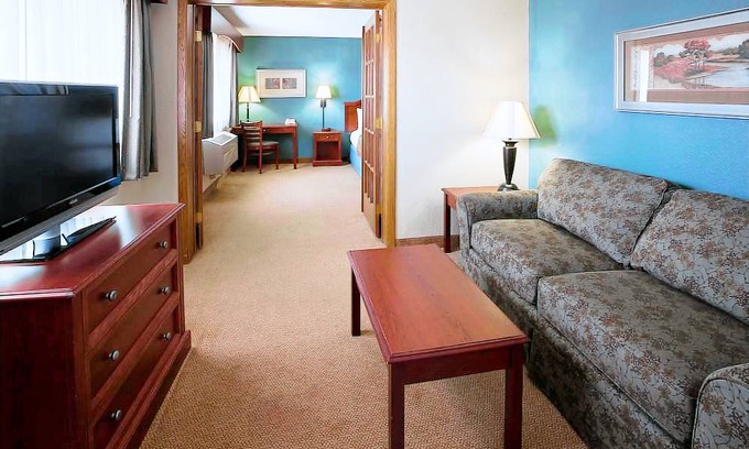 Chippewa Falls Hotel | AmericInn by Wyndham Chippewa Falls