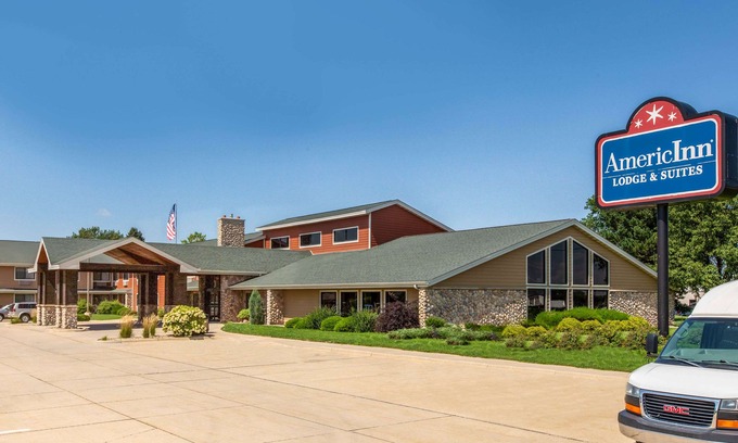 Cedar Falls Hotel | AmericInn by Wyndham Cedar Falls