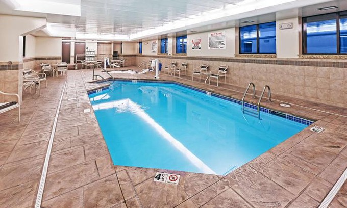 Omaha Hotel | AmericInn by Wyndham Omaha