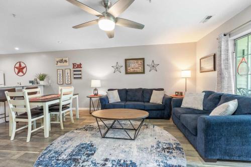 Branson House | Americondo -Sleeps 8 Only blocks from 76 Strip
