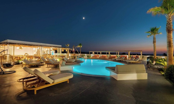 Kamari Condo | Amethyst Luxury Suites - Oia Junior Suite