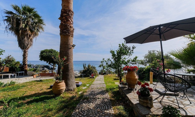 Kassandra Apartment | Amfitriti Seafront Apartment 1 by RentalsPro