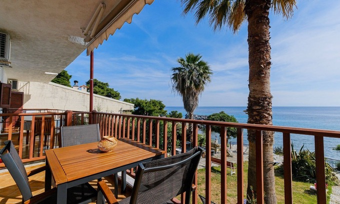 Kassandra Apartment | Amfitriti Seafront Apartment 3 by RentalsPro