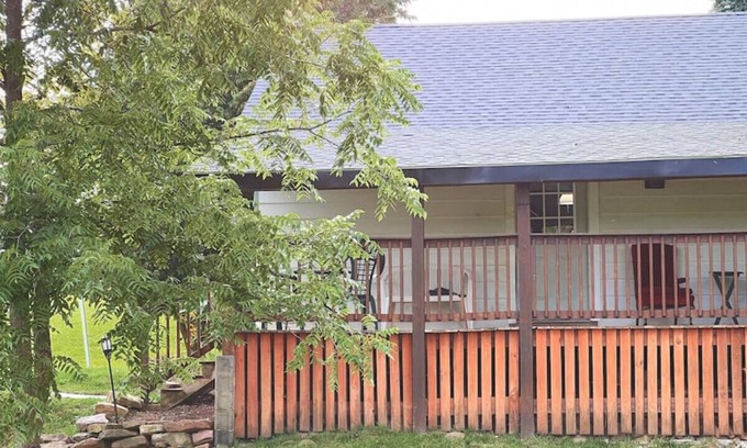 Allenwood House | Amish Home, Off-grid Experience