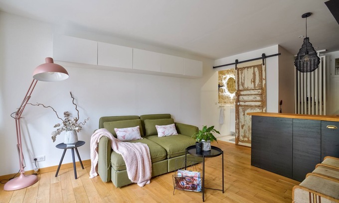 Auvers-sur-Oise Apartment | Amman - Self-contained studio with garden terrace