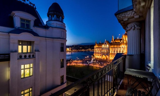 Belvaros - Lipotvaros Apartment | Amora Homes Breathless view Parliament 2 Luxury Suites with terrace FREE PARKING RESERVATION NEEDED