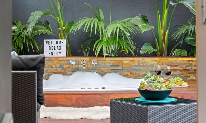Frankston Villa | AMORE A Tranquil Retreat with Couples Spa
