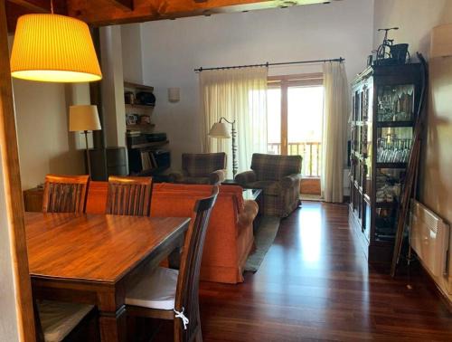 Angoustrine Apartment | Amplio Duplex con piscina cerca de Puigcerdà