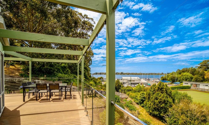 Metung House | Ampulla at Metung - great views, stroll to town!
