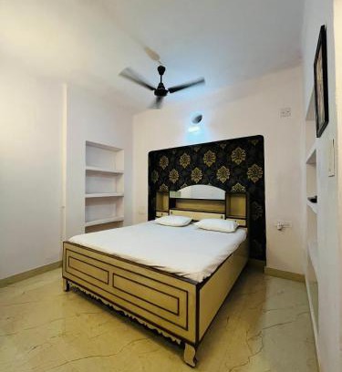 Varanasi House | Amrit Ganga Guest house 1,5km from kashi vishwanath Near Rathyatra ropeway