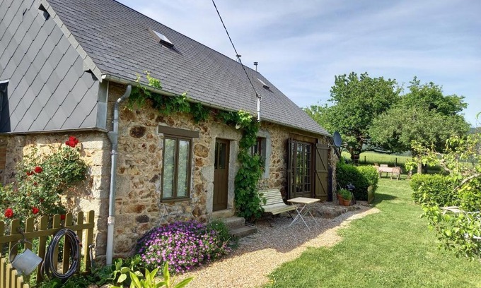 Larochemillay House | Anémone Sauvage
