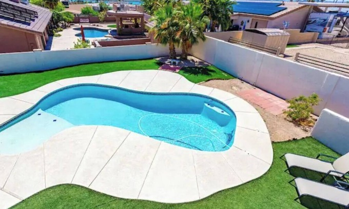 Lake Havasu City House | An Adventurer's Retreat ~ Book for Desert Storm! RV Garage! Hot Tub & Pool!