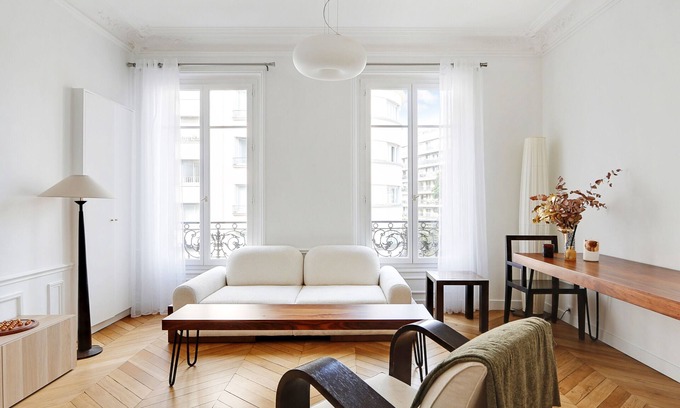 Quartier de la Plaine-de-Monceaux Apartment | An Amazing 2-BR/1BA in Monceau
