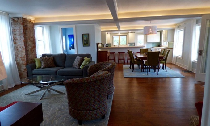 Decorah Apartment | An amazing flat on Water Street in downtown Decorah