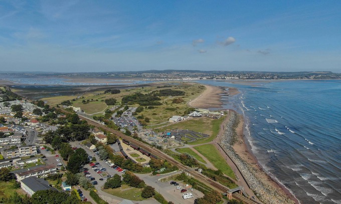 Dawlish Warren Apartment | An apartment that sleeps 4 guests in 2 bedrooms