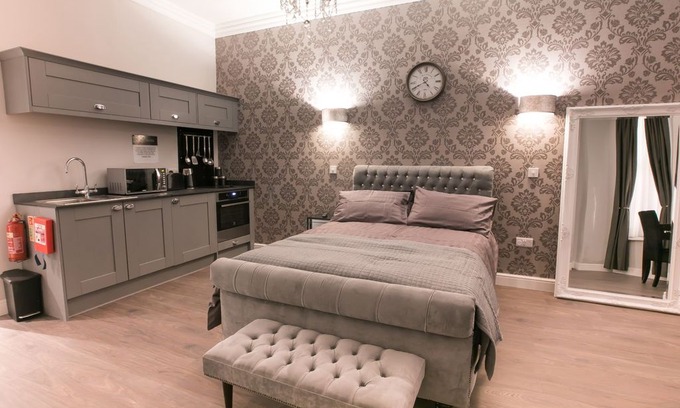 Wymondham Cabin | An apartment that sleeps 2 guests in 1 bedroom