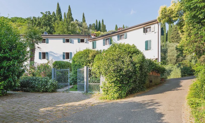 Pesina Spezie Apartment | An attractive residence on the Verona side of Lake Garda.