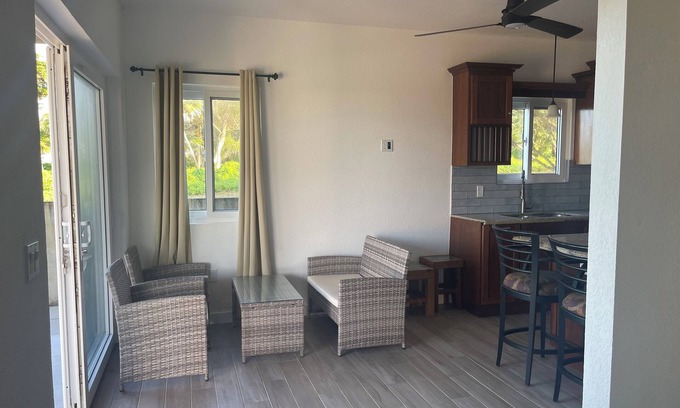 Isla de Utila House | An Enchanting In-Law Suite Apartment Attached to a Fabulous Bungalow