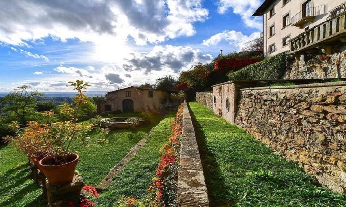 Careggi Rifredi Villa | AN EXCEPTIONAL 15TH CENT RENAISSANCE TUSCAN VILLA ON THE FIRST HILLS OF FLORENCE